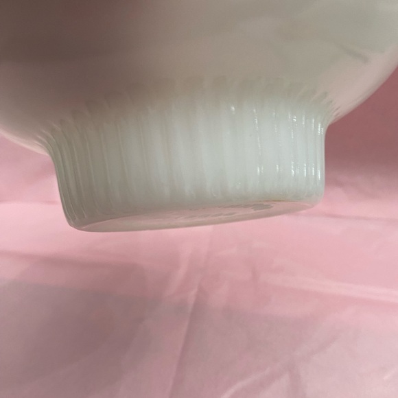 VINTAGE E.O. BRODY ROUND WHITE MILK GLASS DISH WITH SCALLOPED TRIM - Picture 6 of 10